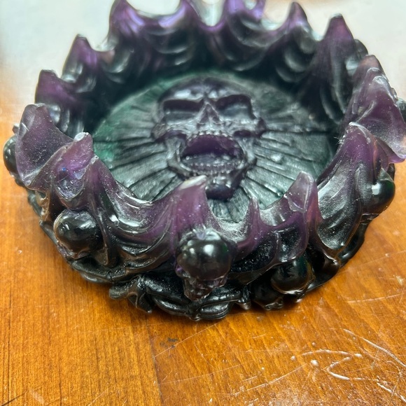 Resin skull ashtray- 5” by 2” , outside has skulls imbedded in resin- new - Picture 4 of 7